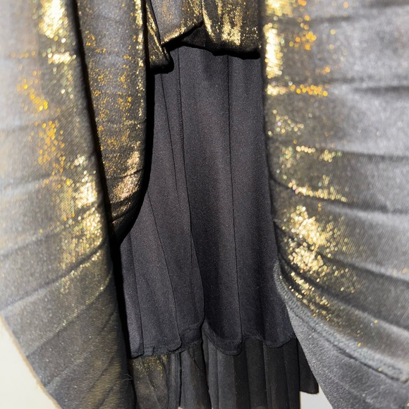 Elegant Gold and Black Pleated Skirt - Picture 4 of 4